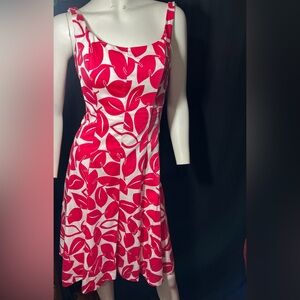 Nine West dress size 6 pink and white Leaf Pattern boning at the rib cage
